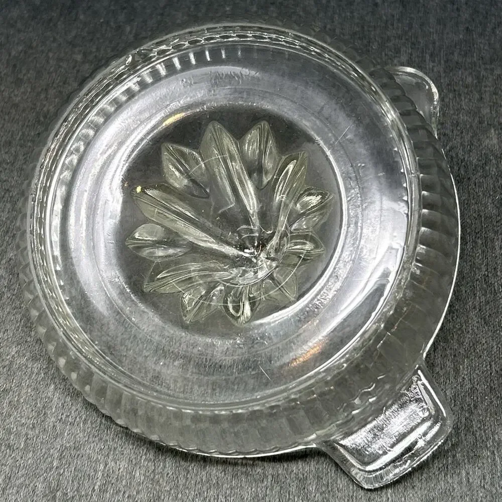 Vintage Glass Citrus Fruit Juicer Reamer Ribbed Squeezer Handle Pour Spout READ
